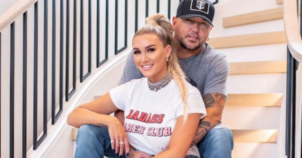 Jason Aldean's Wife's Instagram Posts 