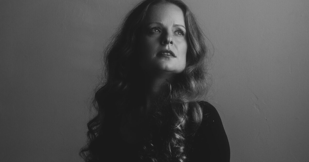 Album Review Alice Wallace Here I Am Saving Country Music Album Review Alice Wallace Here I Am Saving Country Music